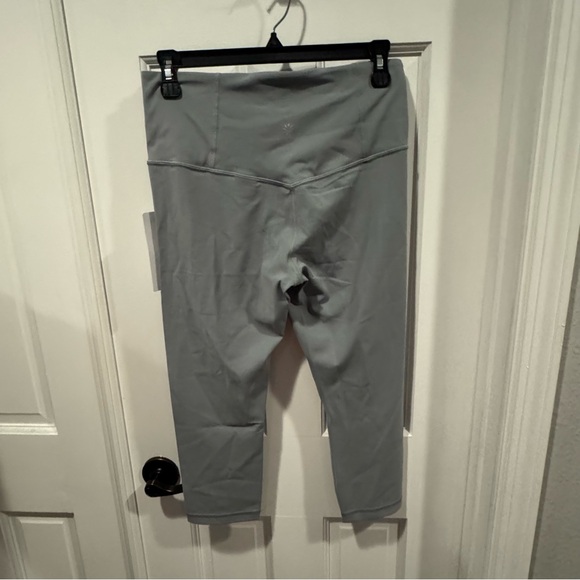 Athleta Ultra High Rise‎ Elation Capri Leggings | Size M | NWT - Picture 4 of 8